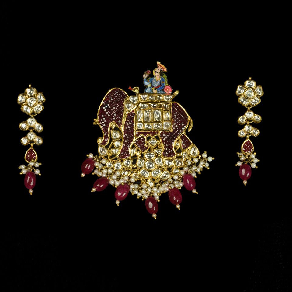 KMN 290 - Mughal Era Pendant Set